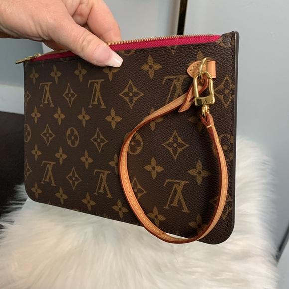 New authentic Louis Vuitton Neverfull pouch with pink interior - Picture 4 of 17